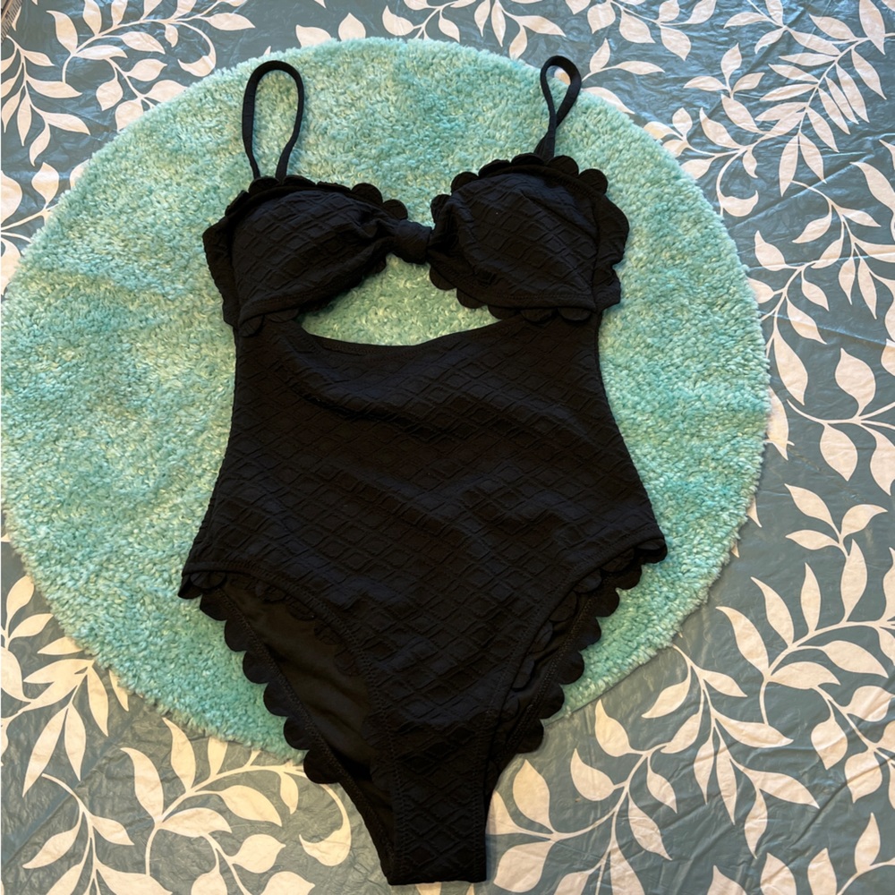 NWT CUPSHE BLACK 1 piece cut out scalloped cheeky swimsuit